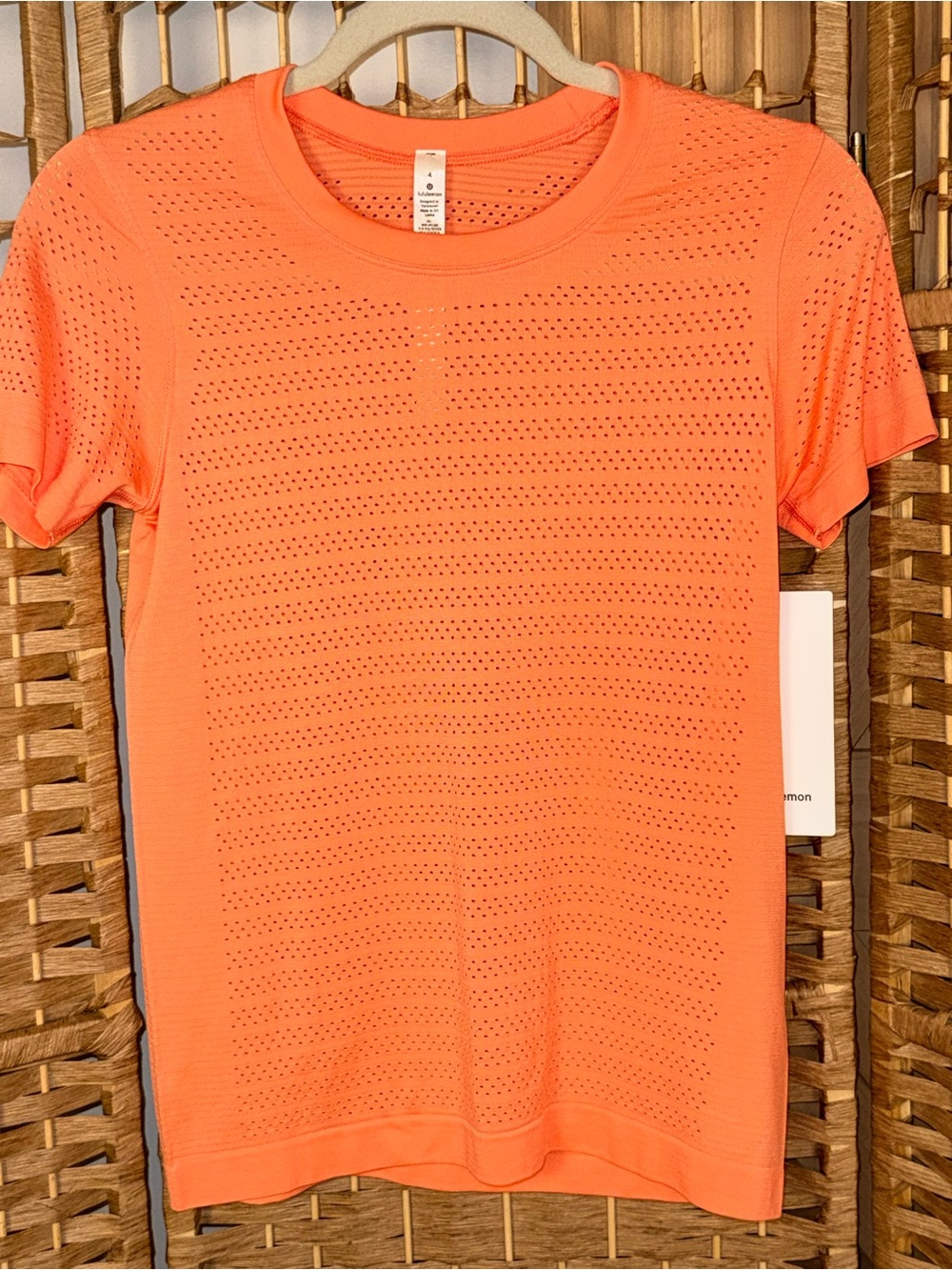 NWT Lululemon Breeze By Short Sleeve Size 4 Light Coral Perforated - Picture 2 of 6